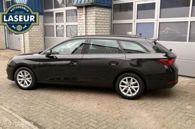 SEAT Leon (2022) thumbnail 3