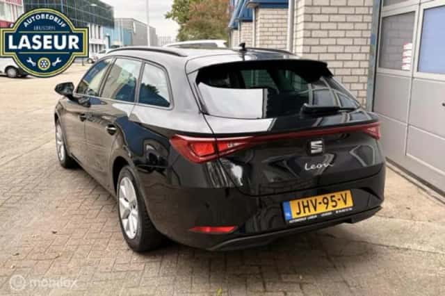 SEAT Leon (2022) thumbnail 4