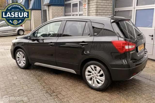 Suzuki S-Cross (2019) thumbnail 4