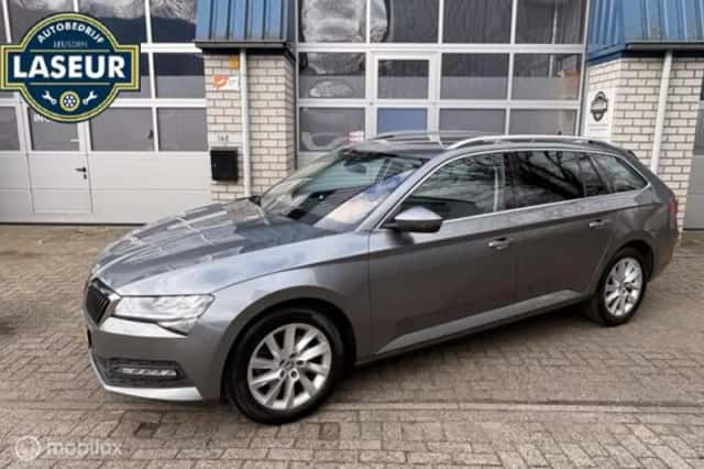 Škoda Superb (2023) thumbnail 3