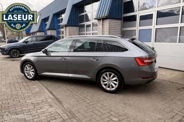 Škoda Superb (2023) thumbnail 4