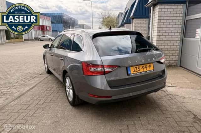 Škoda Superb (2023) thumbnail 5