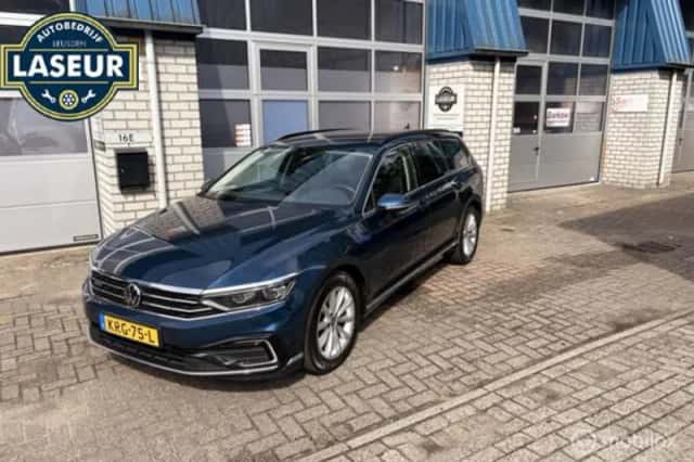 Volkswagen Passat (2021) thumbnail 1