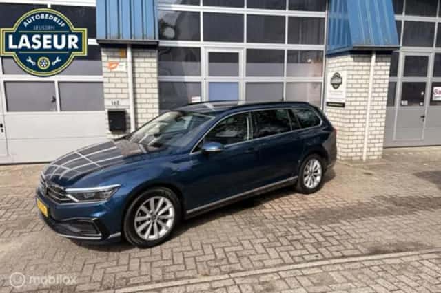 Volkswagen Passat (2021) thumbnail 2