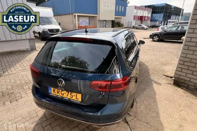 Volkswagen Passat (2021) thumbnail 5