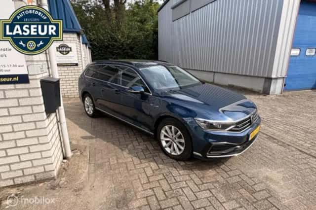 Volkswagen Passat (2021) thumbnail 6
