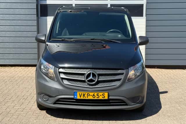 Mercedes-Benz Vito (2021) thumbnail 2