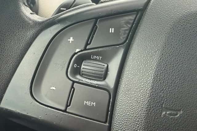 Citroën C4 Cactus (2017) thumbnail 3