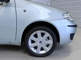 Fiat Punto (2005) thumbnail 12
