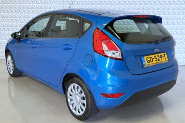 Ford Fiesta (2015) thumbnail 3