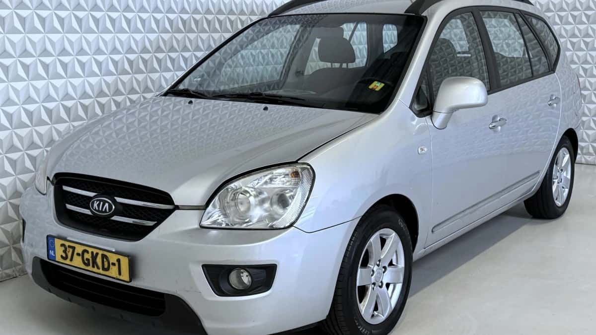 Kia Carens (2008) — foto 1