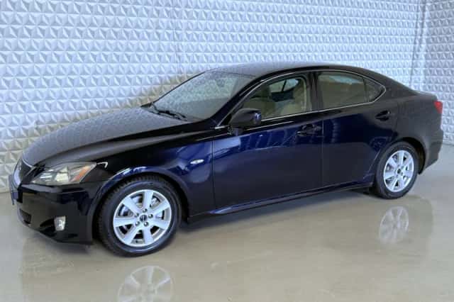 Lexus IS (2007) thumbnail 4