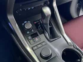 Lexus NX (2017) thumbnail 18