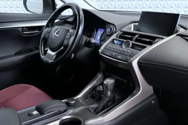 Lexus NX (2017) thumbnail 3