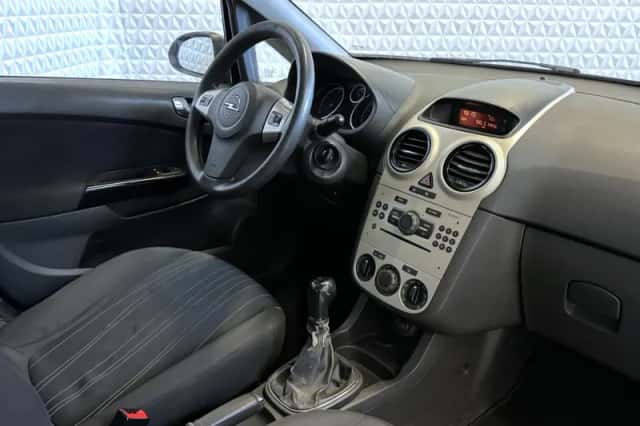 Opel Corsa (2008) thumbnail 2
