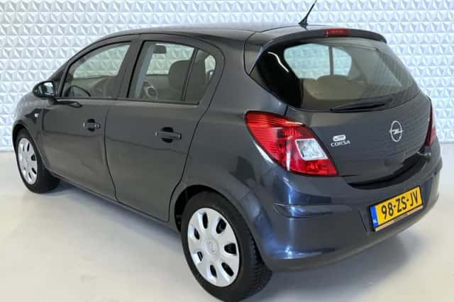 Opel Corsa (2008) thumbnail 3