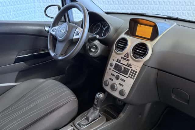 Opel Corsa (2008) thumbnail 2