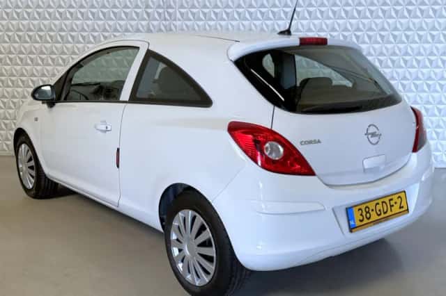 Opel Corsa (2008) thumbnail 3