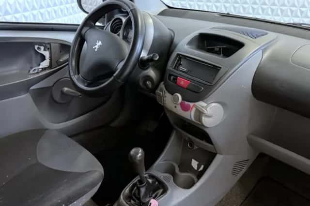 Peugeot 107 (2006) thumbnail 2