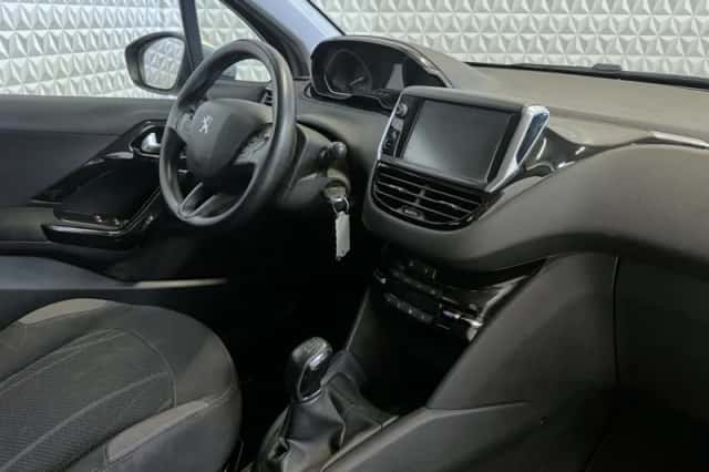 Peugeot 208 (2013) thumbnail 2