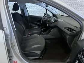 Peugeot 208 (2013) thumbnail 12