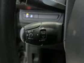 Peugeot 208 (2013) thumbnail 17