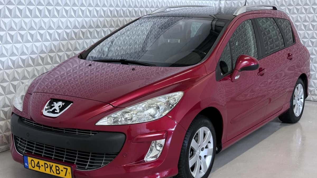 Peugeot 308 (2011) — foto 1