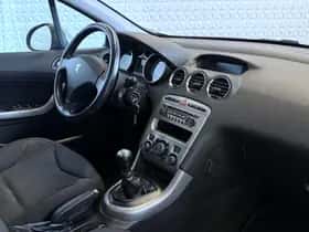 Peugeot 308 (2011) thumbnail 15