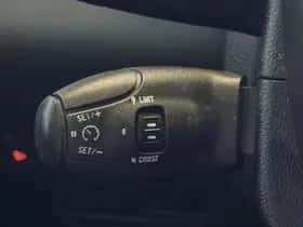 Peugeot 308 (2011) thumbnail 18