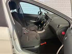 Peugeot 308 (2012) thumbnail 12