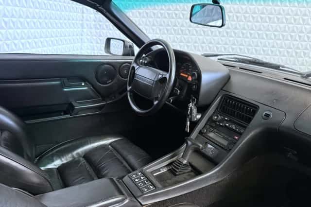 Porsche 928 (1989) thumbnail 2