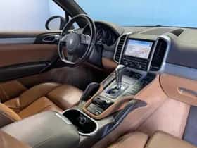 Porsche Cayenne (2011) thumbnail 2