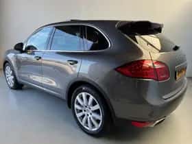 Porsche Cayenne (2011) thumbnail 3
