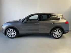 Porsche Cayenne (2011) thumbnail 5