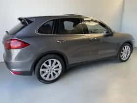 Porsche Cayenne (2011) thumbnail 8