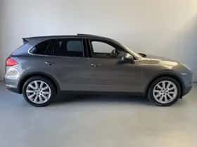 Porsche Cayenne (2011) thumbnail 9