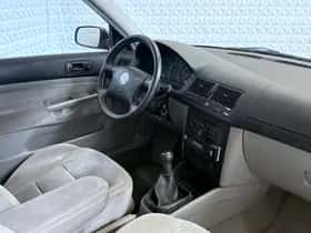 Volkswagen Golf thumbnail 2