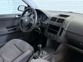 Volkswagen Polo (2007) thumbnail 2