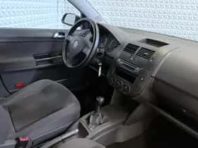 Volkswagen Polo (2009) thumbnail 3