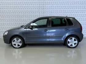 Volkswagen Polo (2009) thumbnail 6