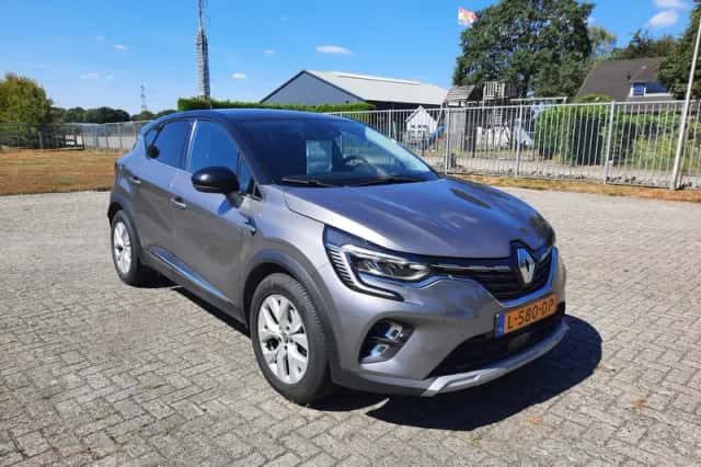 Renault Captur (2021) thumbnail 2