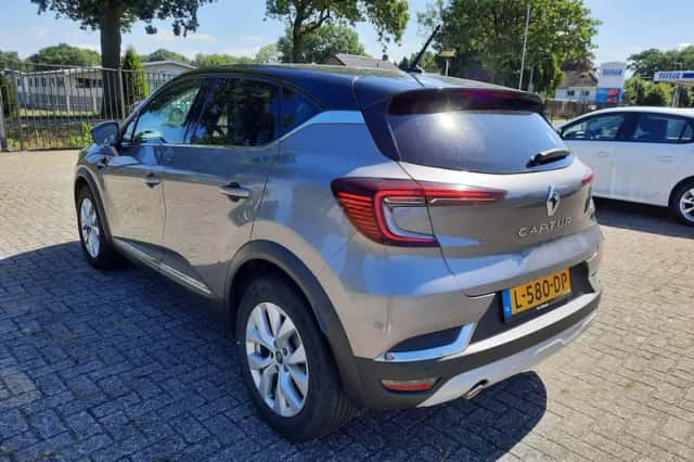 Renault Captur (2021) thumbnail 4