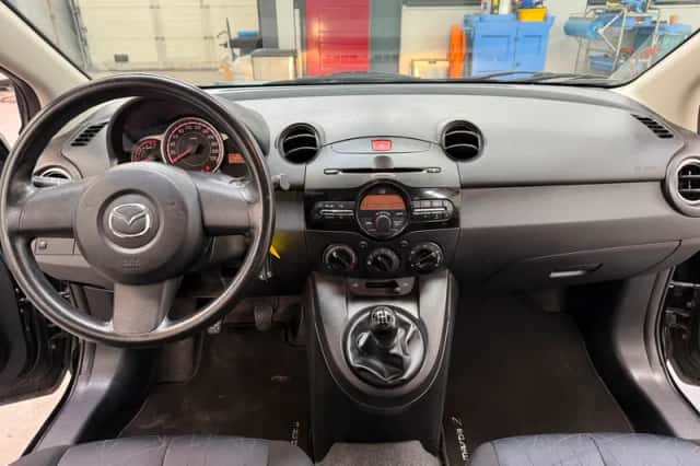 Mazda 2 (2011) thumbnail 6