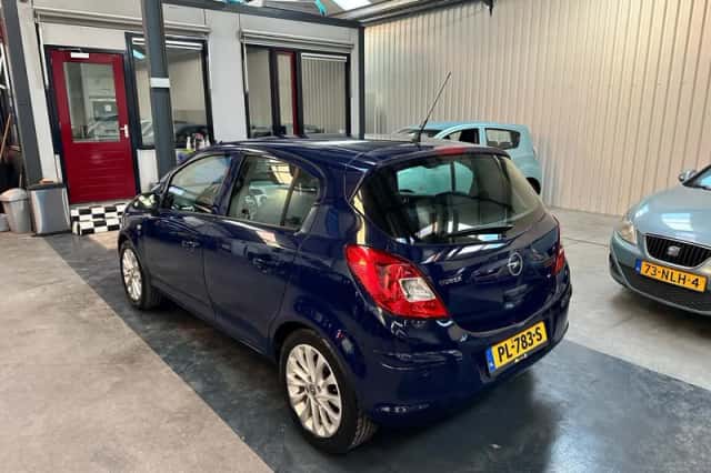Opel Corsa (2010) thumbnail 4