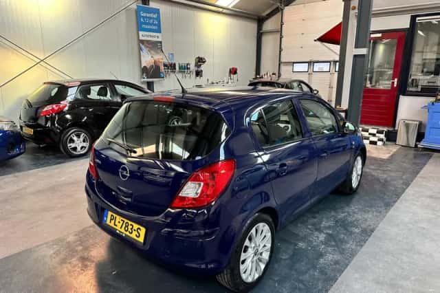 Opel Corsa (2010) thumbnail 5