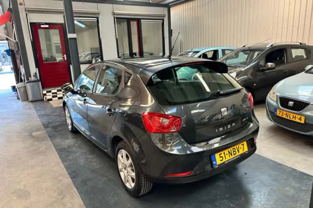 SEAT Ibiza (2010) thumbnail 3