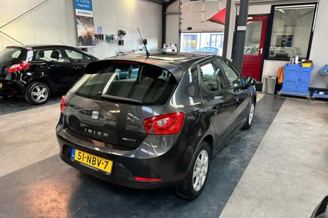 SEAT Ibiza (2010) thumbnail 4