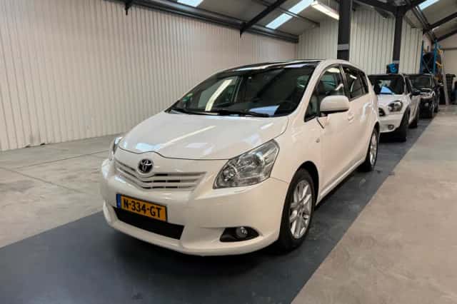 Toyota Verso (2010) thumbnail 1