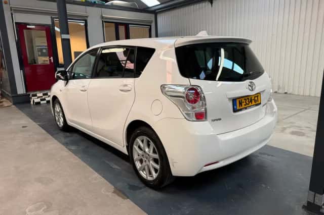 Toyota Verso (2010) thumbnail 4
