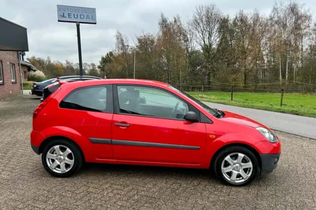Ford Fiesta (2007) thumbnail 4